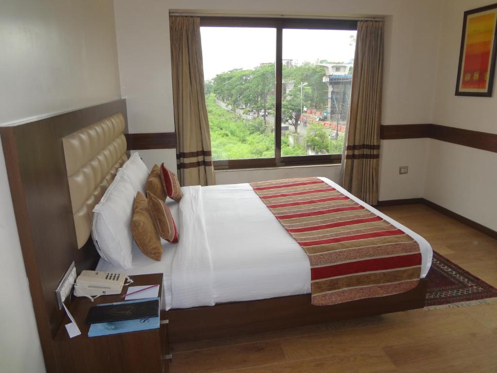 Postel nebo postele na pokoji v ubytování The Legend Inn @Nagpur