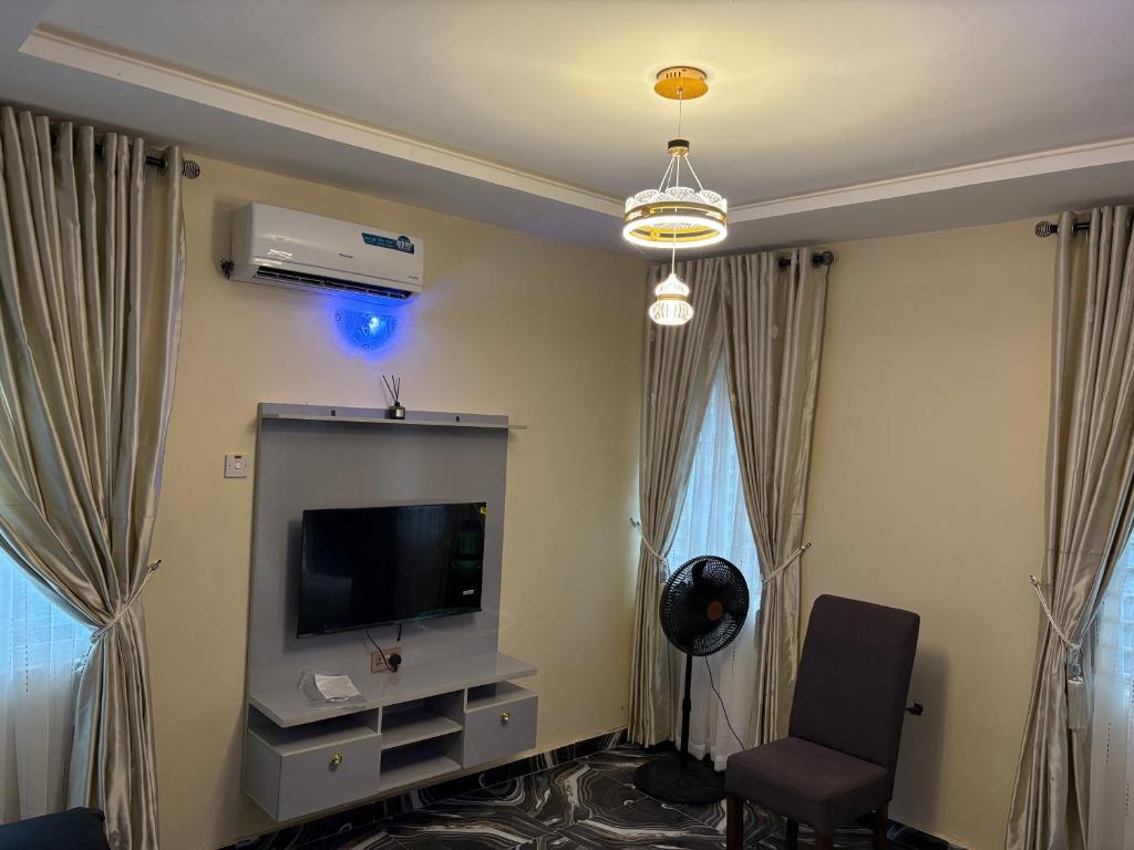 TV a/nebo společenská místnost v ubytování Bollington Adex house