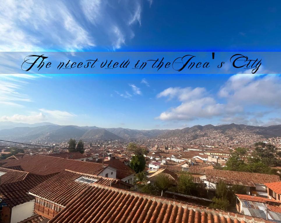 Nespecifikovaný výhled na hory nebo výhled na hory při pohledu z penzionu