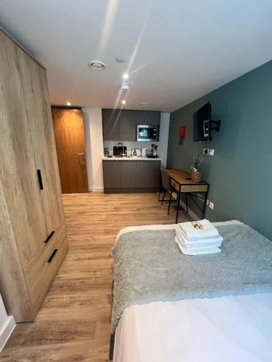 Ένα ή περισσότερα κρεβάτια σε δωμάτιο στο Studio Flat Close to Queen Square - Flat 1B