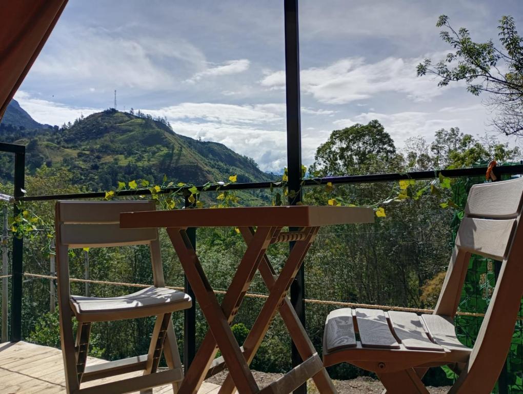 Φωτογραφία από το άλμπουμ του Ecocabañas ByB Cabaña de lujo con jacuzzi Santi σε Choachi