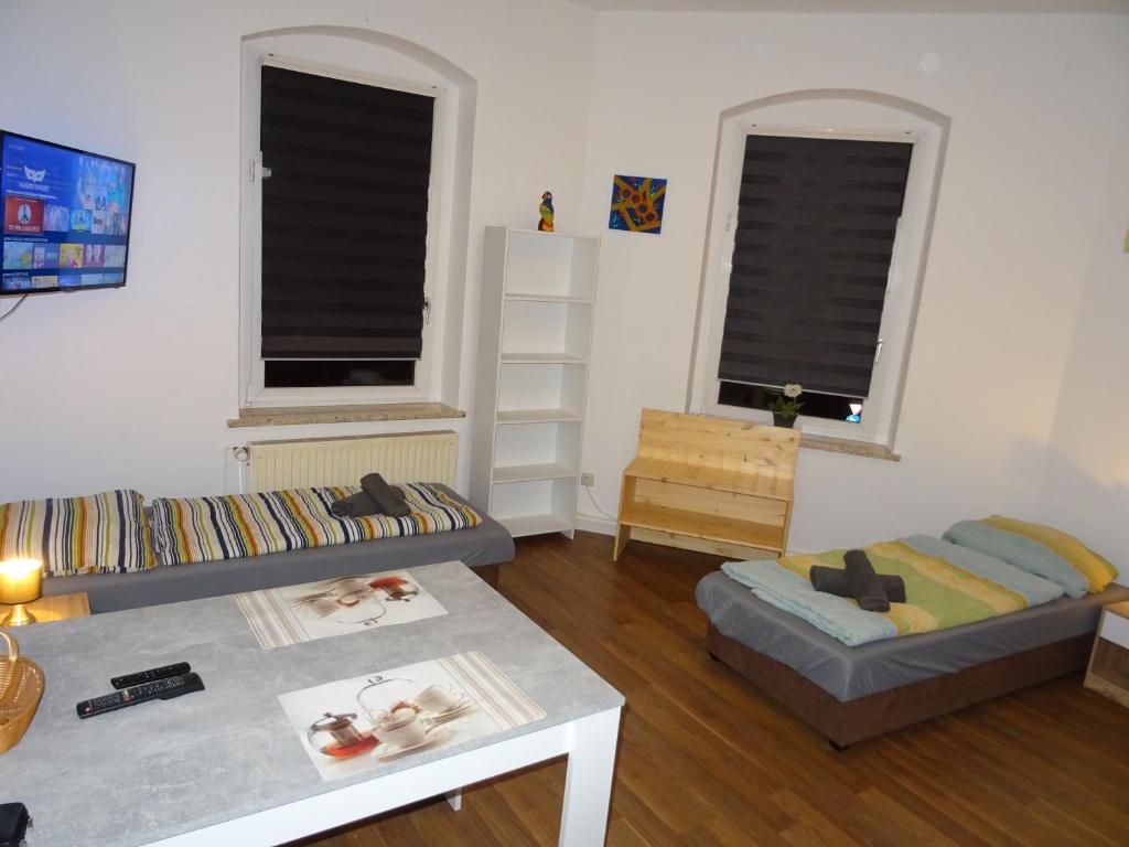 Televiisor ja/või meelelahutuskeskus majutusasutuses FLEX Aparts - möblierte Wohnung in Zwickau