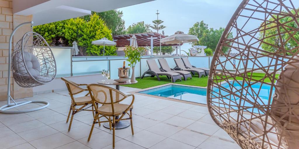 Porto Platanias Beach Resort & Spa - 带私人游泳池和海景的套房