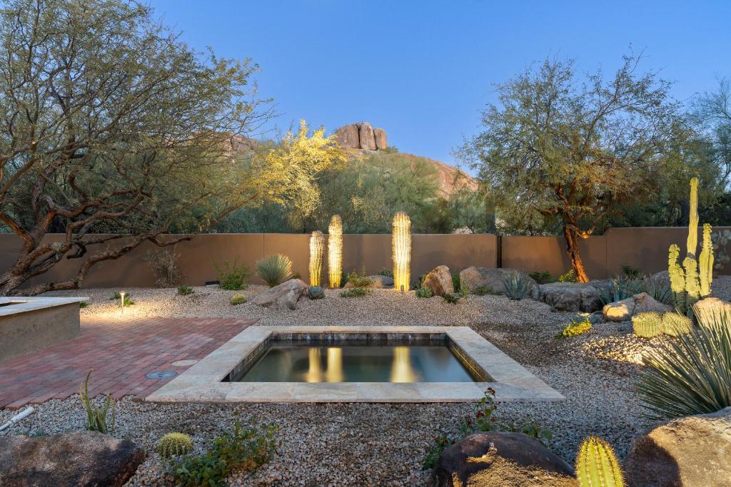 Zahrada ubytování Serenity and southwest charm views hot tub.