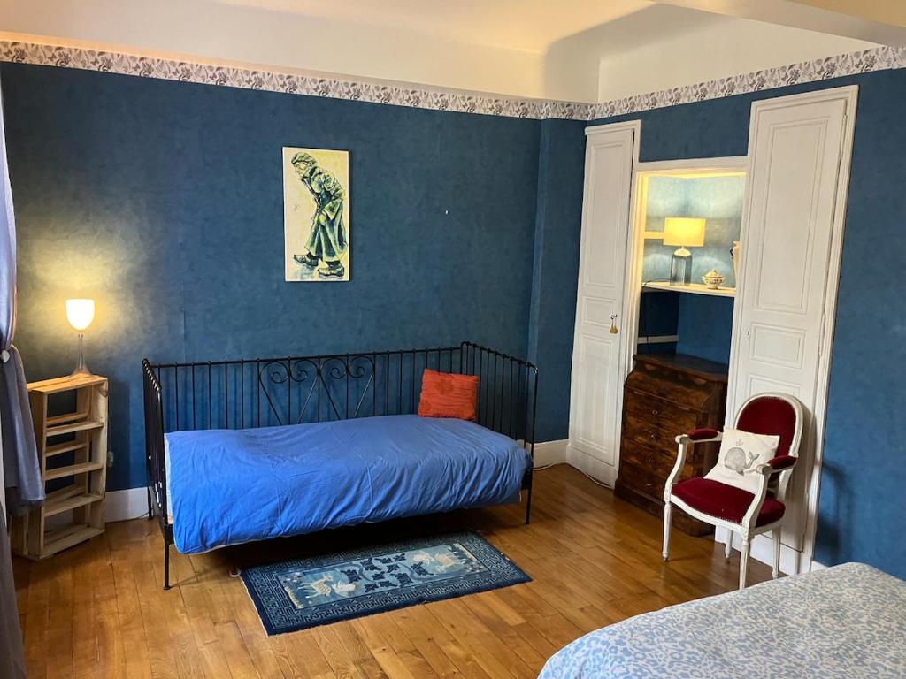 Voodi või voodid majutusasutuse Maison de charme avec plafonds et parquets anciens toas