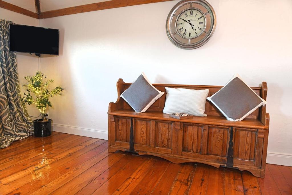 Et tv og/eller underholdning på Barn Conversion Hot tub