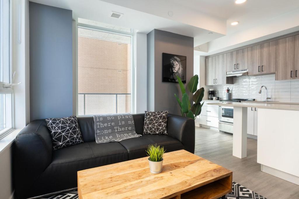 Kuchyň nebo kuchyňský kout v ubytování The Lennox 2 Bedroom Corporate Rental in Ottawa 713