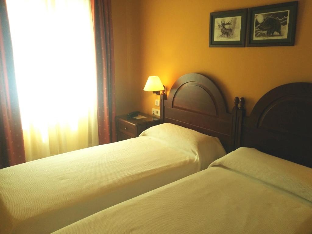 Łóżko lub łóżka w pokoju w obiekcie Hotel Sierra de Andujar