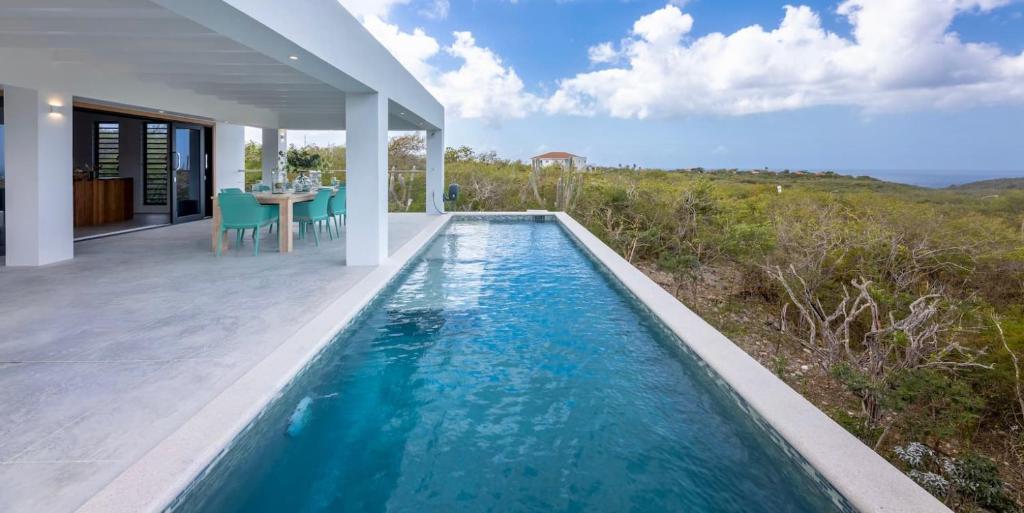 Bazén v ubytování Villa Gurbe 801 nebo v jeho okolí