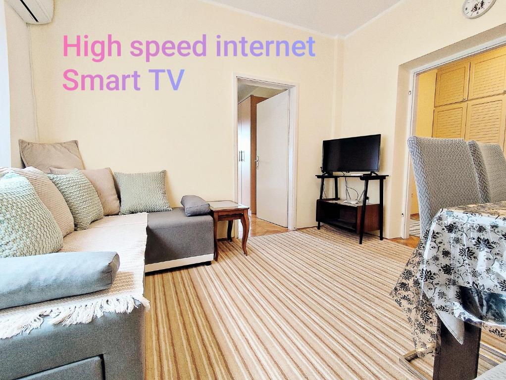 Μια τηλεόραση ή/και κέντρο ψυχαγωγίας στο Lana 38