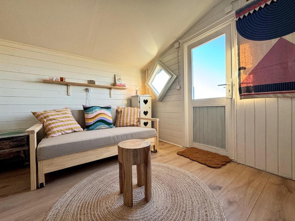 Cama o camas de una habitación en Tiny Cabin Under the Northern Lights