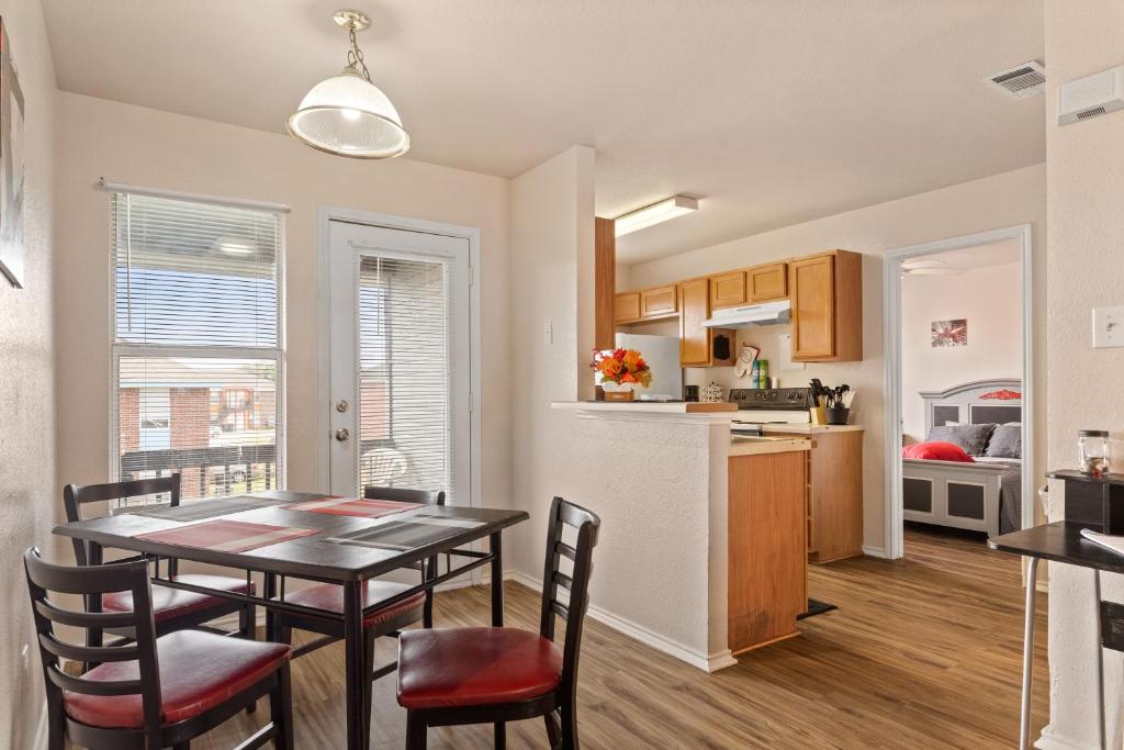 Φωτογραφία από το άλμπουμ του 2B1B condo mins from Ft Hood & Town σε Killeen