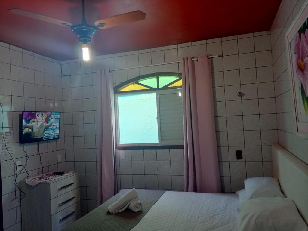 a small bathroom with a bed and a window at apartamento 301 in Florianópolis