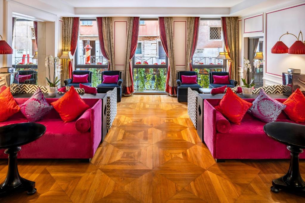 a living room with red and blue couches at Splendid Venice - Starhotels Collezione in Venice
