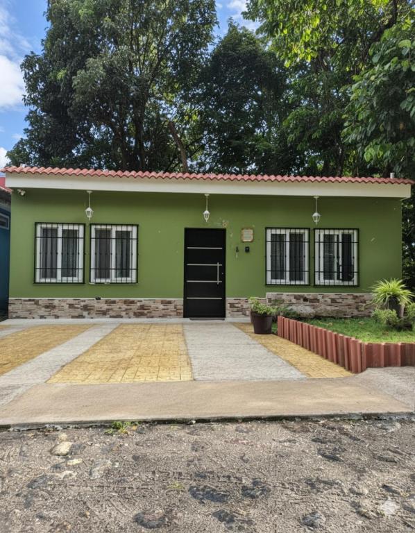 Το κτήριο όπου στεγάζεται  η παραθεριστική κατοικία