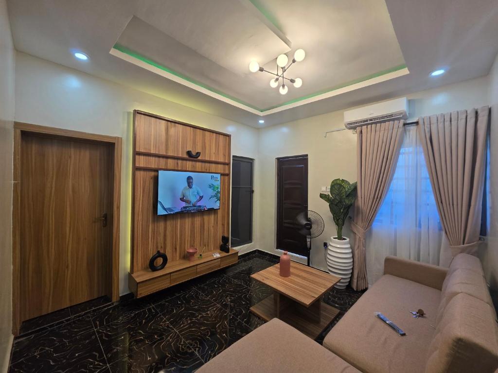 TV a/nebo společenská místnost v ubytování Prime Gold Apartment