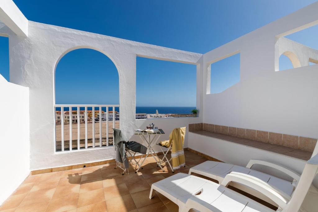 En balkon eller terrasse på Caleta Paraiso Sea View 137