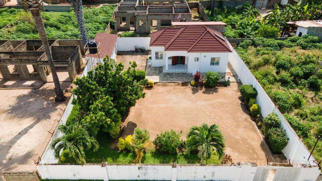 Aed väljaspool majutusasutust Bijilo