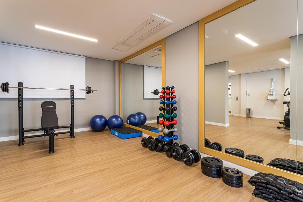 Aurora - Prédio novíssimo e completo no coração do Centro, com piscina e academia ao lado do metrô República