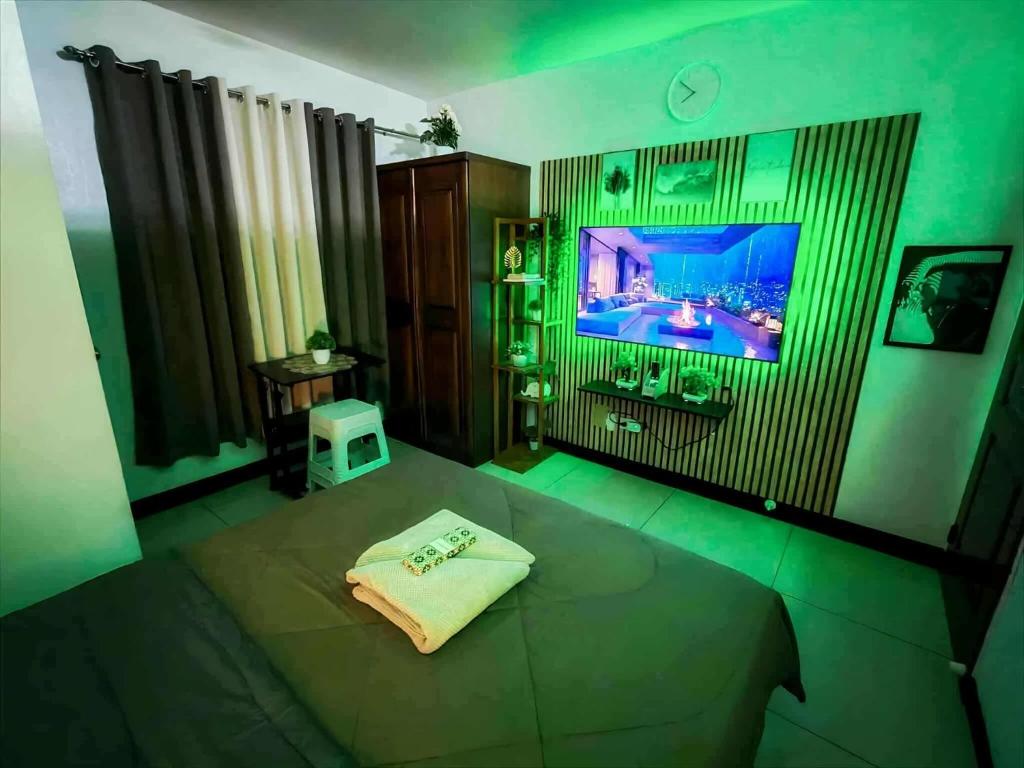 Μια τηλεόραση ή/και κέντρο ψυχαγωγίας στο Staycation at Brgy Cupang