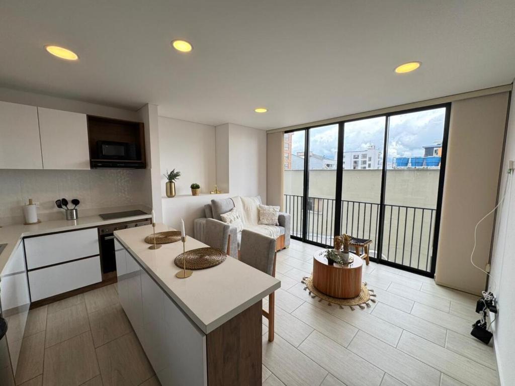 Η κουζίνα ή μικρή κουζίνα στο Spacious Apartment in the Laureles neighborhood