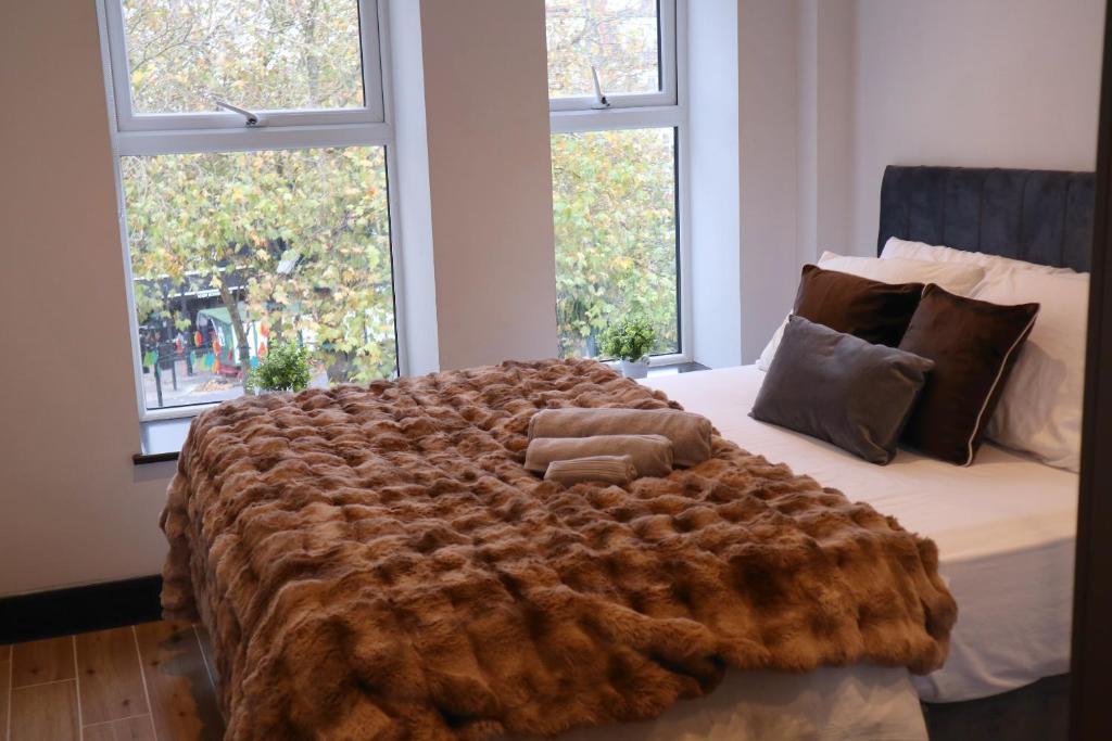 Ένα ή περισσότερα κρεβάτια σε δωμάτιο στο Luxurious Modern 2 Bedroom Apartment with Terrace