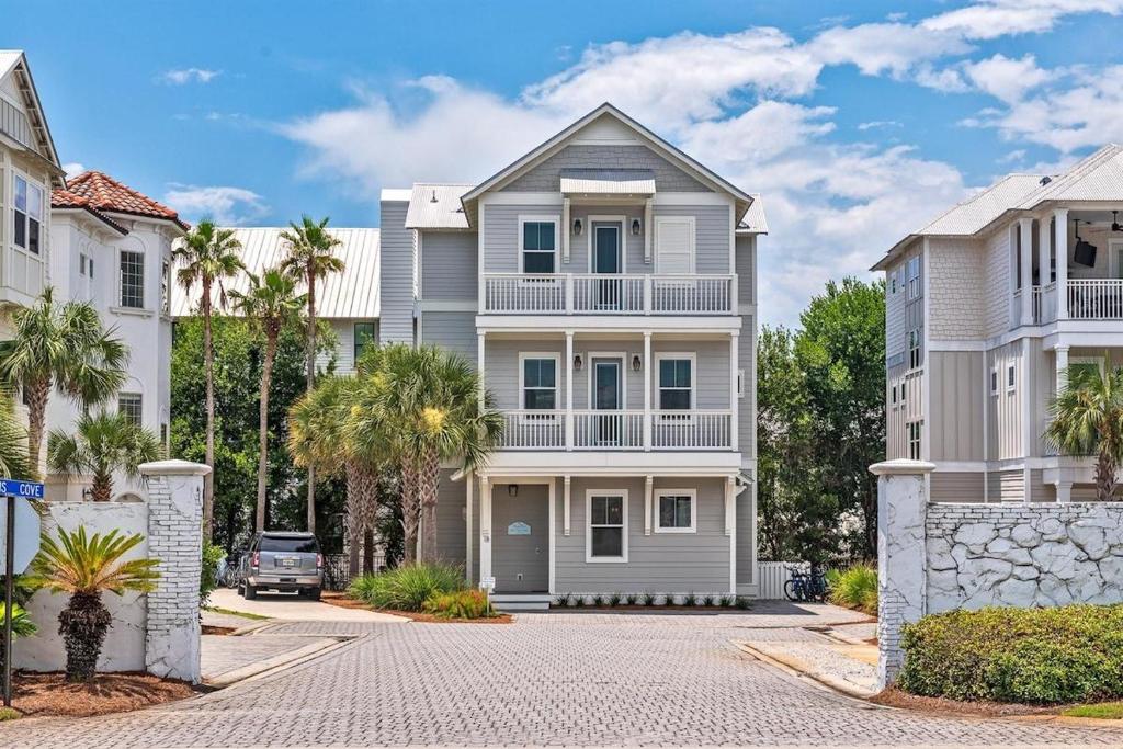 Το κτήριο όπου στεγάζεται  η παραθεριστική κατοικία