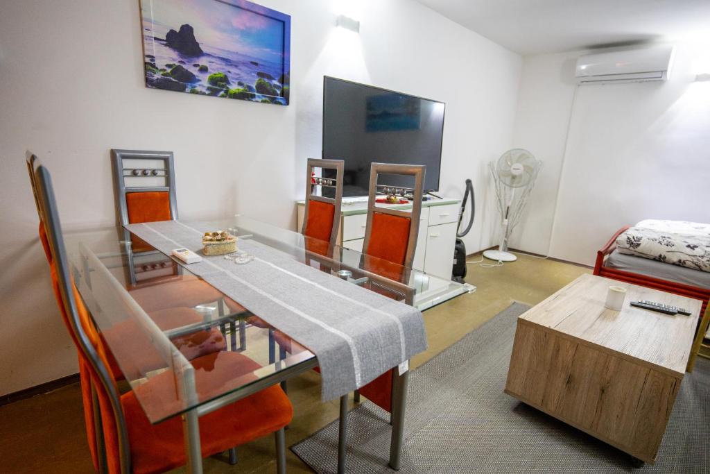 a living room with a glass table and chairs at Kuća za odmor NADA in Legrad