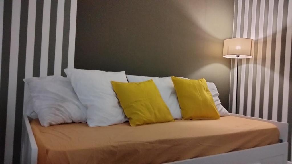 Postel nebo postele na pokoji v ubytování Family & Business Friendly Apartment # Parking # Digital Check-in Near Disney & Paris Center