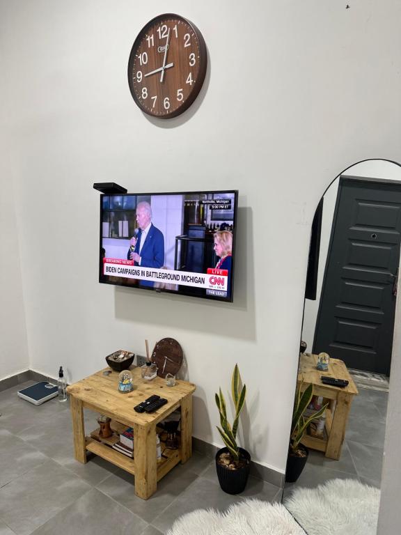 TV a/nebo společenská místnost v ubytování Home away from home