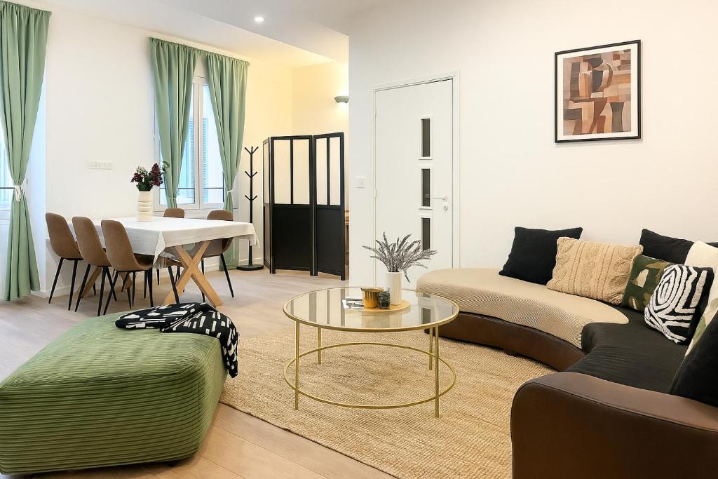 Posezení v ubytování Suites 34 - Cœur Historique de Grasse - Climatisé & Tout Confort