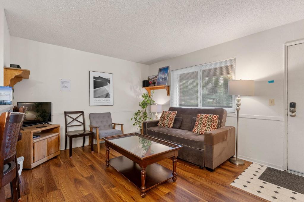 Χώρος καθιστικού στο Heavenly Chairview Condo home