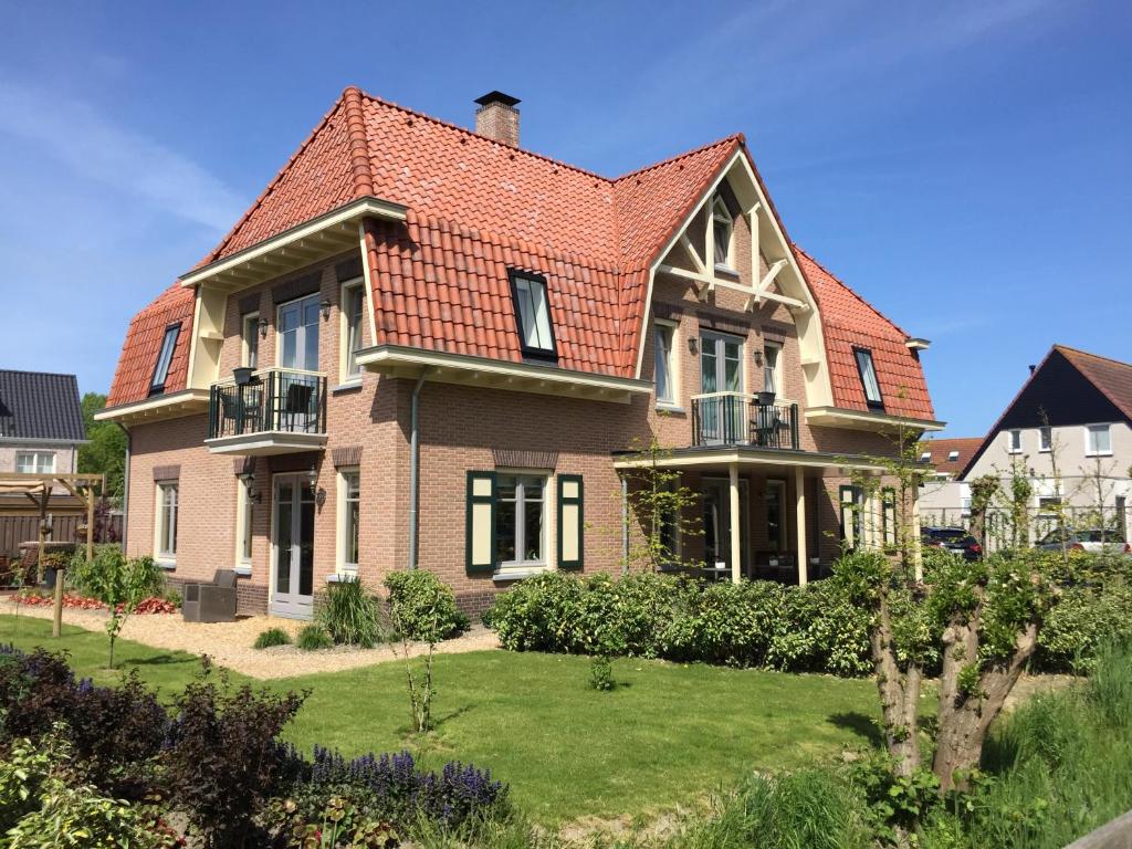 
a large brick building with a large window at Bed & Breakfast Villa Elisabeth in Domburg
