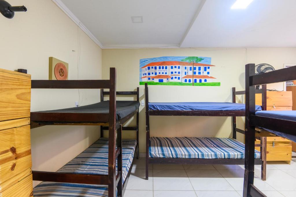 Ένα ή περισσότερα κρεβάτια σε δωμάτιο στο Hostel Guarapari