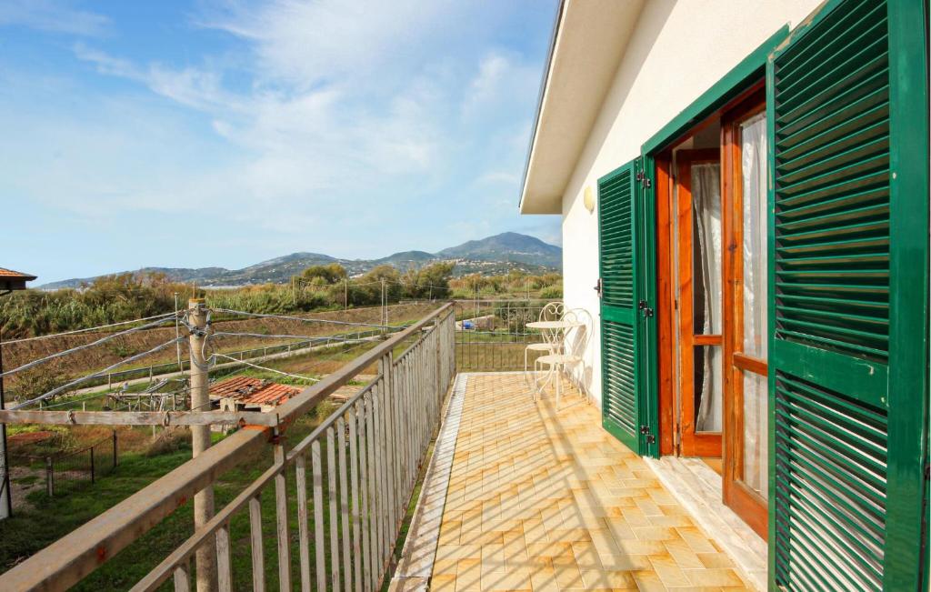 ein Blick vom Balkon eines Hauses in der Unterkunft 2 Bedroom Pet Friendly Apartment In Casal Velino in Castellammare di Velia