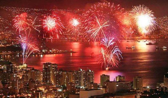 a fireworks display over the water with a city at Alojamiento Viña del mar Casa Segundo piso entero in Viña del Mar