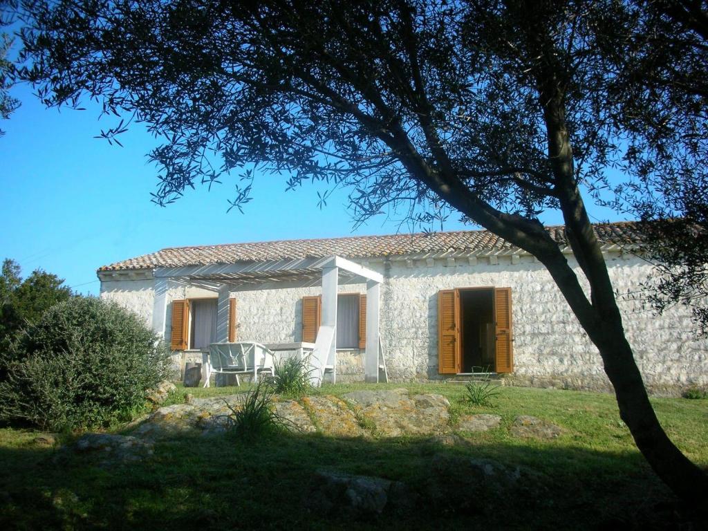 a view of a stone house with a tree at Ferienhaus Stazzo Mit Garten In Luogosanto in Luogosanto