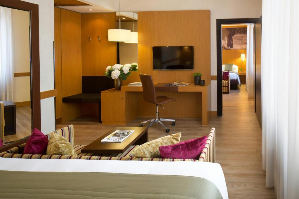 
Family Room (2 Adults + 2 Children)
