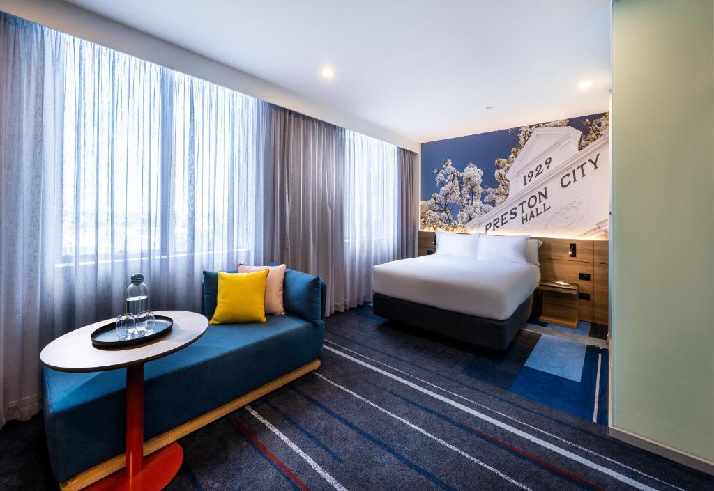 
Queen Studio with Kitchenette
