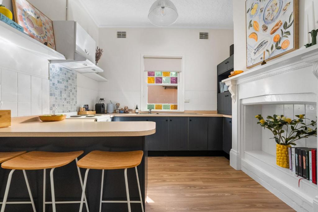 Kuchyň nebo kuchyňský kout v ubytování Olde' Haven - Federation Charm close to CBD