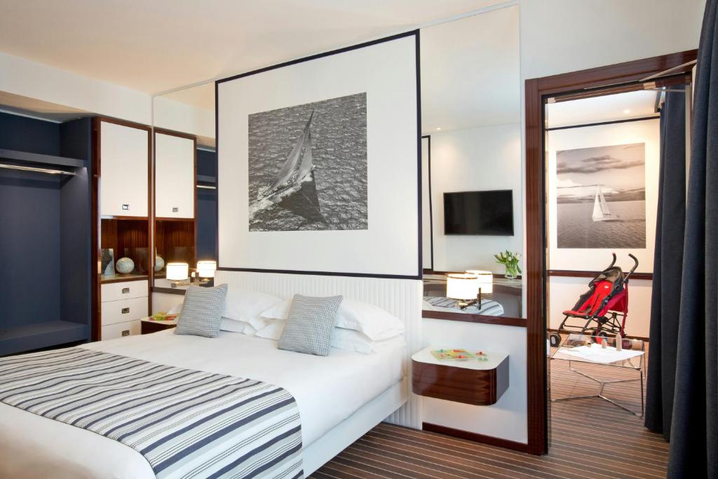 
Two Connecting Double Rooms
