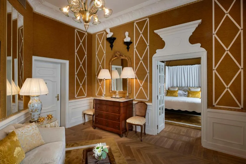 Family Room (2 Adults + 2 Children)
