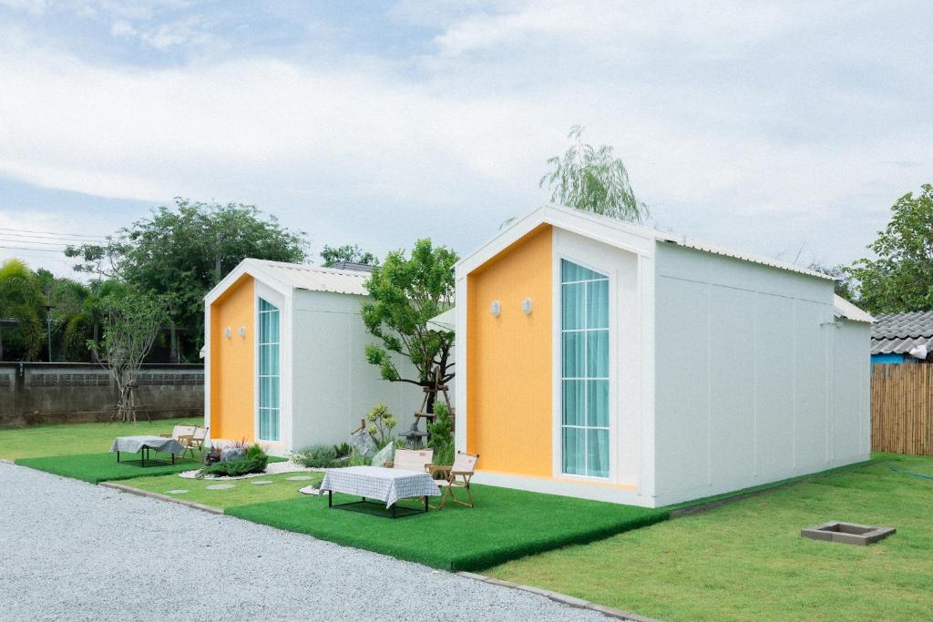 a modular home with an orange and white at Waveway bangsaen 1 in Ban Thai Don (2)