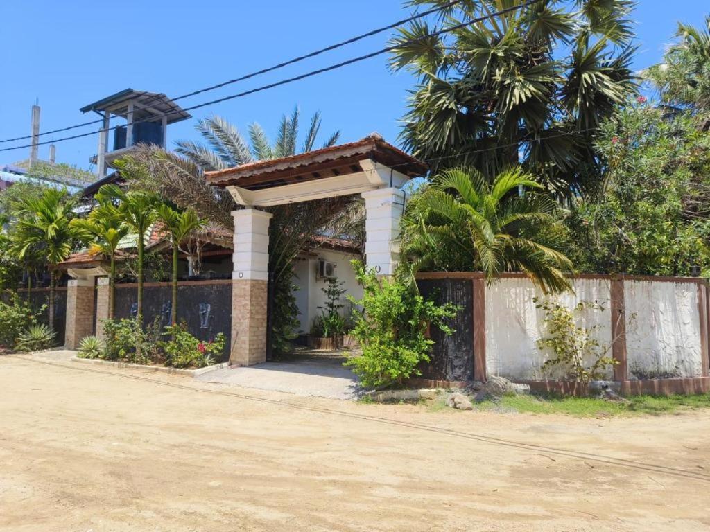 Imagem da galeria de Hotel UK Pasikuda em Kalkudah