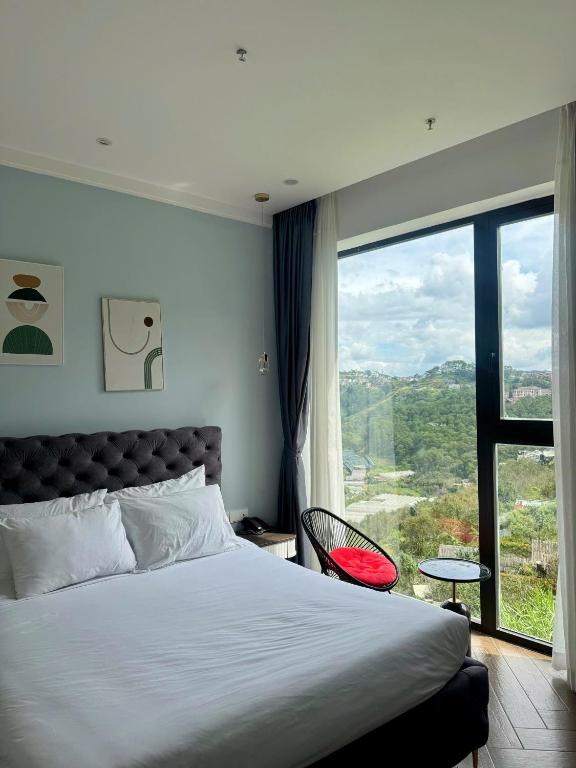 Ένα ή περισσότερα κρεβάτια σε δωμάτιο στο Sky View