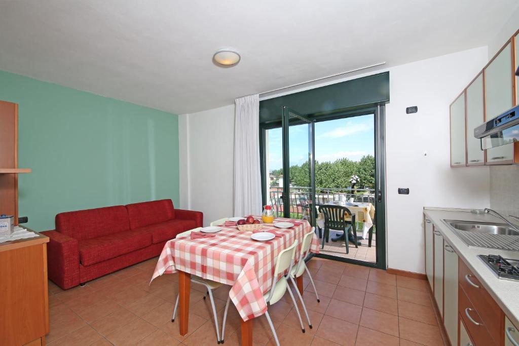 Een keuken of kitchenette bij Nettuno Residence Hotel