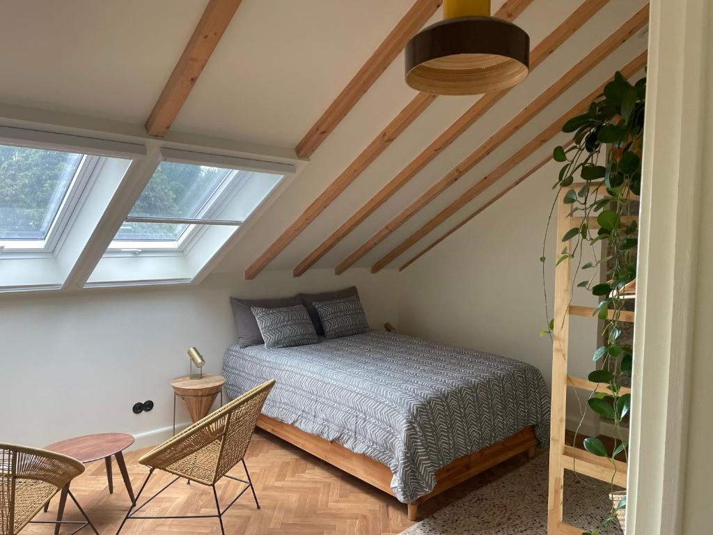 a bedroom with a bed and a table and chairs at Quinta Revira Volta in Nesperal
