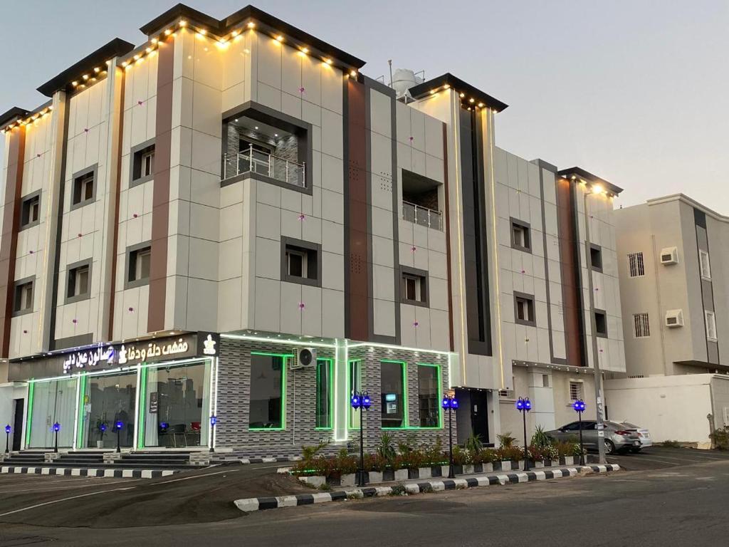 a large building with lights on top of it at عين دبي للشقق المفروشة-عائلات in Taif