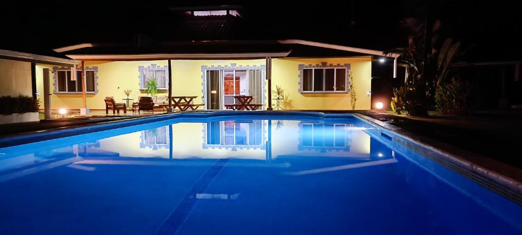 Πισίνα στο ή κοντά στο Casa Paraíso Fortuna