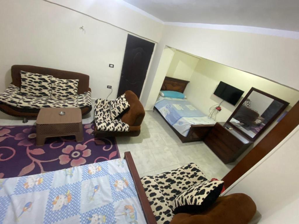 Postel nebo postele na pokoji v ubytování 6th of October Studios الحي الاول